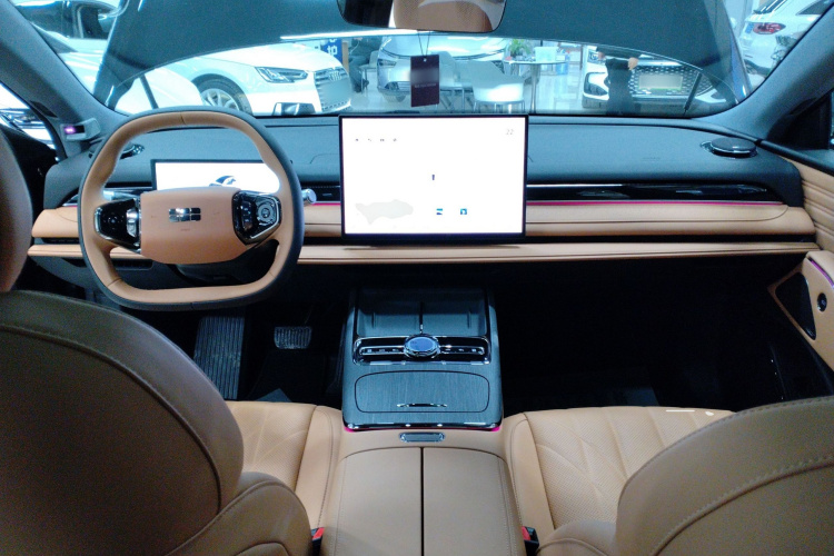 吉利银河 银河星耀8 2025款 130km EM-i 尊贵版中控内饰7002