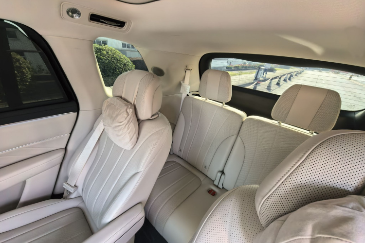 鸿蒙智行 问界M8 2025款 增程 Max+版 53.4kWh 6座版中控内饰7003