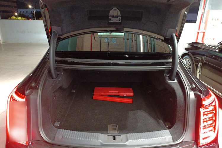 红旗H9 2022款 3.0T 智联旗领四座版机舱底盘23