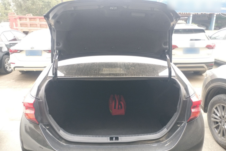 丰田 雷凌 2017款 改款 185T CVT精英版 国VI局部细节23