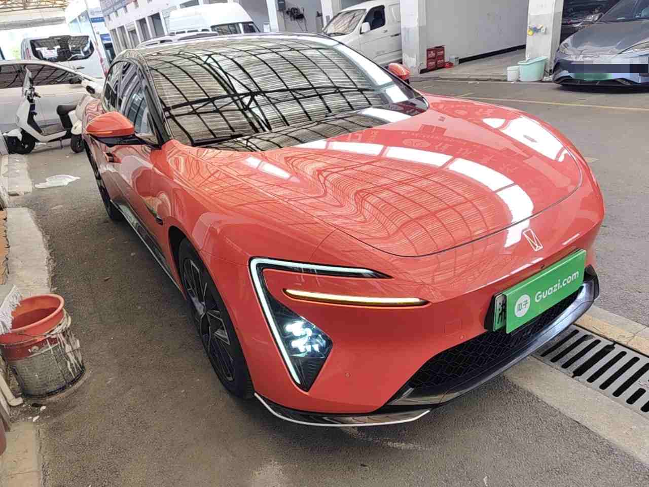 车辆右前45度外观展示