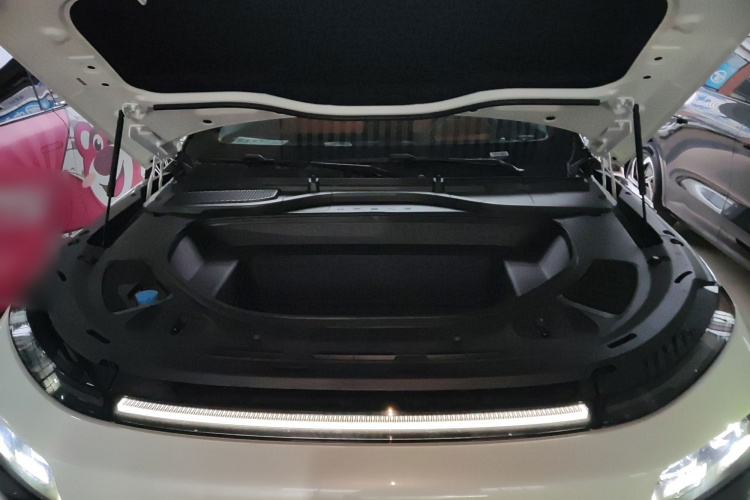 小鹏G9 2025款 725 超长续航 Max机舱底盘24