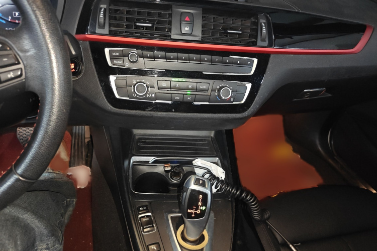 宝马2系(进口) 2018款 220i 敞篷轿跑车 运动设计套装局部细节16