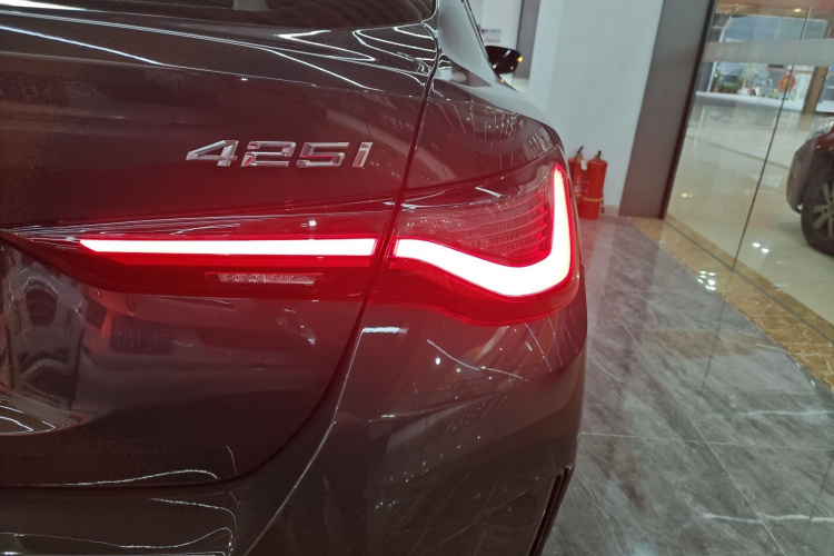 宝马4系 2023款 425i Gran Coupe M运动曜夜套装车身外观9