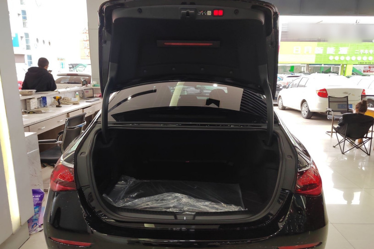 奔驰E级 2025款 改款 E 300 L 时尚型机舱底盘23