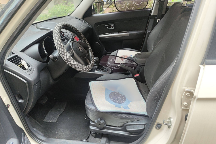 起亚 秀尔 2013款 1.6L AT Premium局部细节19