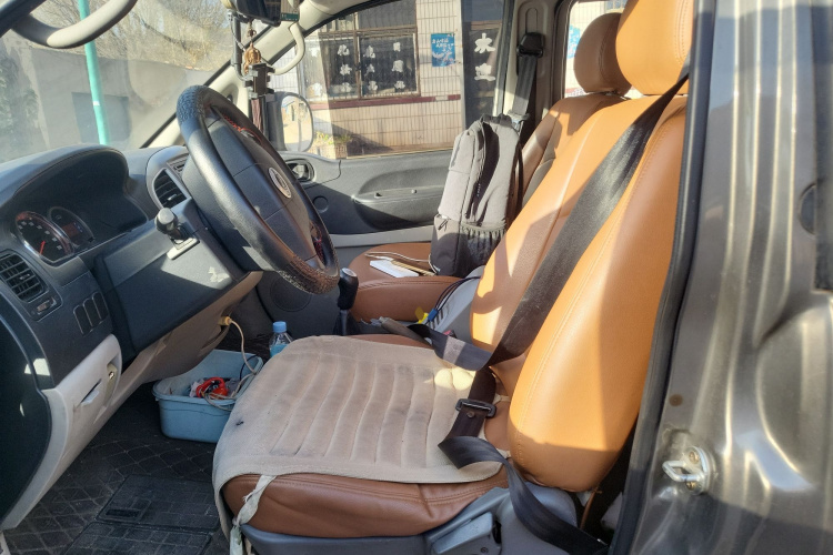 东风风行 菱智 2015款 M5 Q7 2.0L 9座长轴舒适型中控内饰19