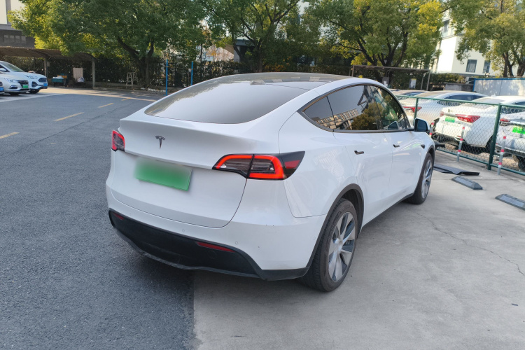 特斯拉 Model Y 2021款 长续航全轮驱动版车身外观7