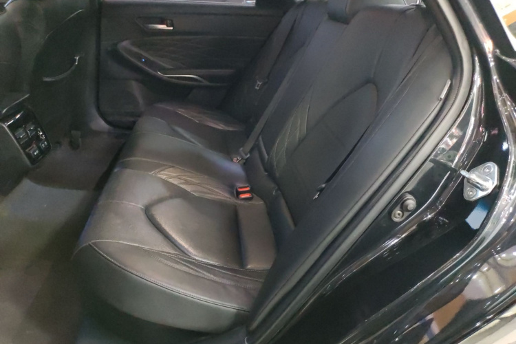 丰田 亚洲龙 2019款 双擎 2.5L XLE尊贵版 国VI中控内饰21