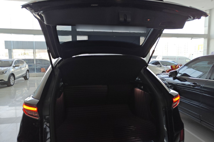 本田UR-V 2020款 370TURBO 两驱尊雅版机舱底盘23