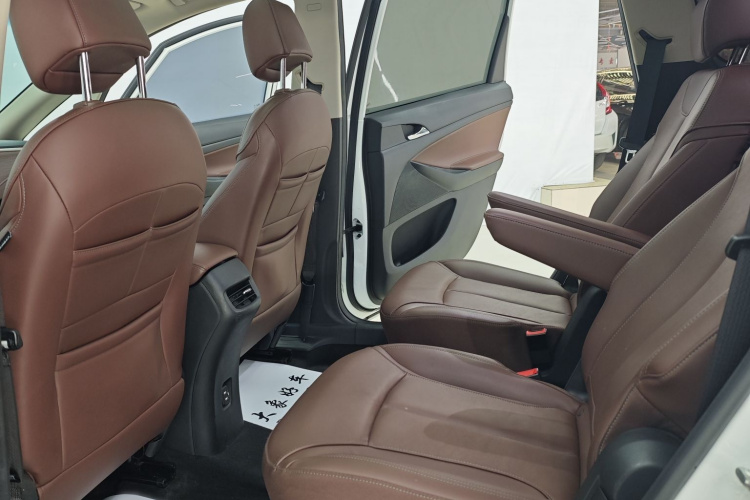 别克GL6 2019款 18T 6座互联豪华型 国VI车身外观6006