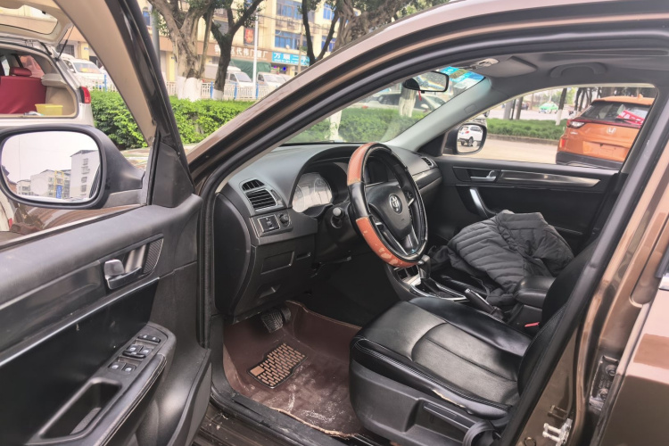 中华V5 2012款 1.5T 自动两驱运动型中控内饰20