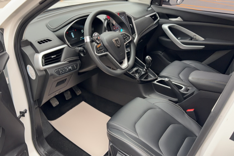 宝骏530 2021款 全球车周年纪念版 1.5T 手动豪华型 6座中控内饰7001