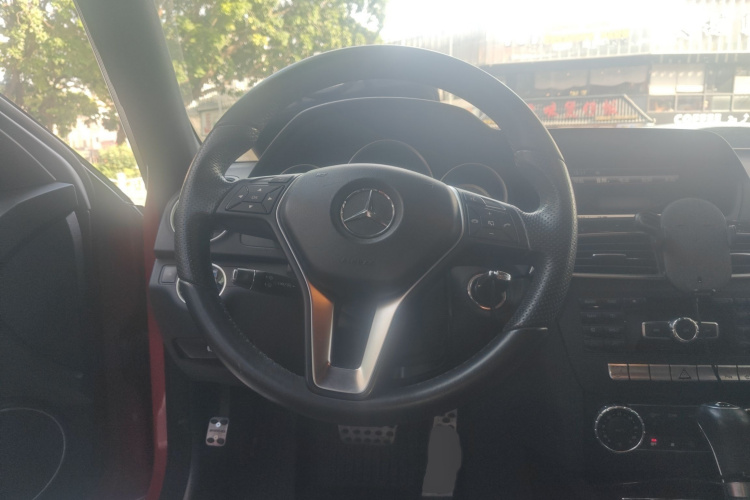 奔驰C级 2013款 C 300 运动型 Grand Edition局部细节13