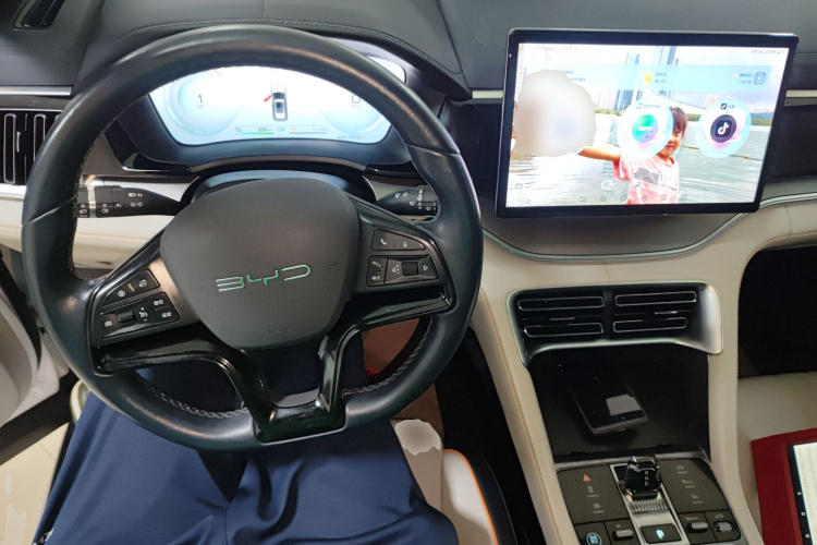 比亚迪 宋PLUS新能源 2023款 冠军版 DM-i 110KM 旗舰型中控内饰12