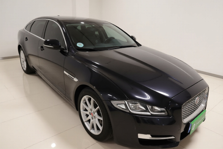 捷豹XJ 2016款 XJL 3.0 SC 两驱典雅商务版车身外观3