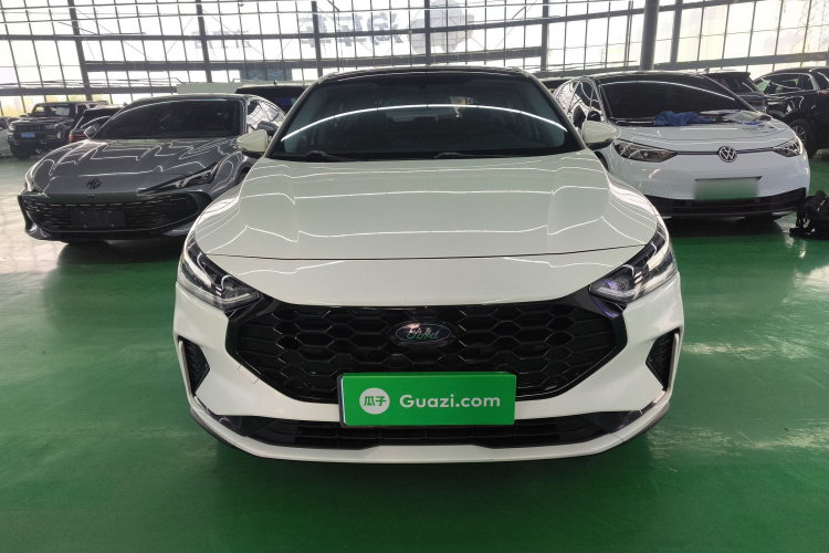 福特 福克斯 2022款 两厢 EcoBoost 180 自动竞速版车身外观2