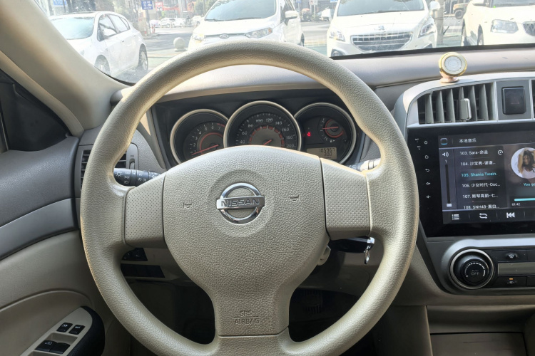 日产 轩逸 2012款 经典 1.6XE 手动舒适版中控内饰7009