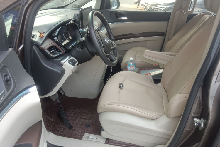 别克GL8 2021款 陆上公务舱 652T 舒适型局部细节19