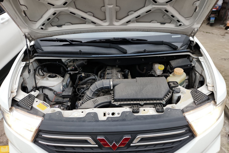 五菱汽车 五菱宏光V 2019款 1.5L劲享版国VI LAR机舱底盘24