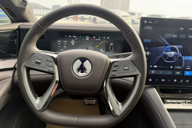 腾势Z9 2024款 1100km 四驱Ultra版局部细节9006