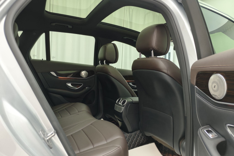 奔驰GLC 2018款 改款 GLC 260 4MATIC 动感型中控内饰7005