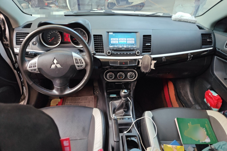 三菱 翼神 2016款 1.8L 手动黑白复刻版中控内饰12