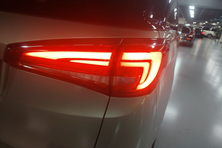 别克GL8 2017款 ES 28T 尊享型 国V车身外观9