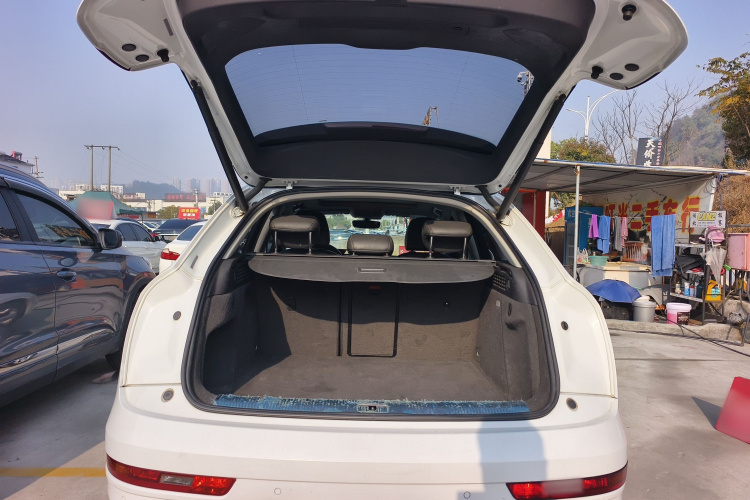 奥迪Q3 2017款 30 TFSI 时尚型机舱底盘23