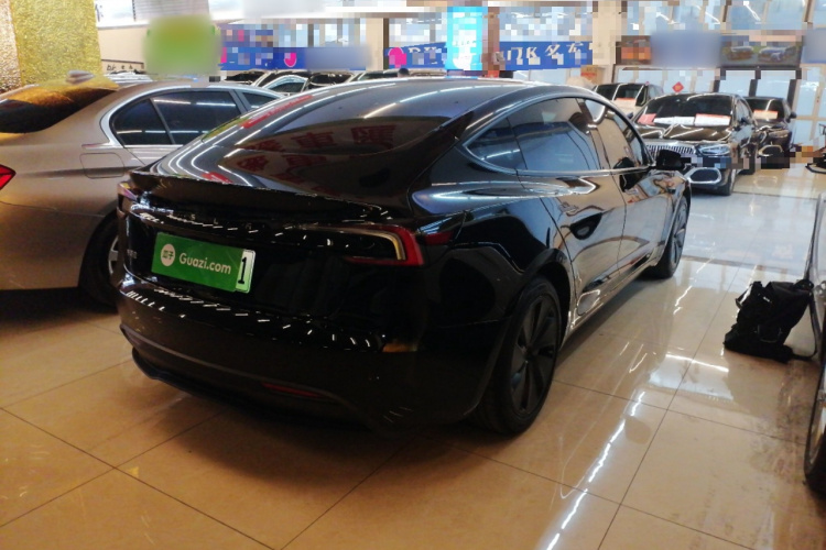 特斯拉 Model 3 2025款 后轮驱动版车身外观7