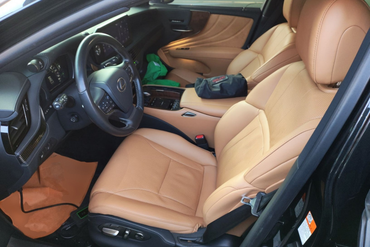 雷克萨斯LS 2021款 500h 卓越版局部细节19