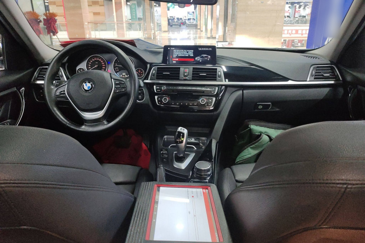 宝马3系 2019款 320Li 时尚型中控内饰12