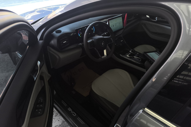 比亚迪 秦PLUS 2024款 荣耀版 DM-i 55KM领先型中控内饰20