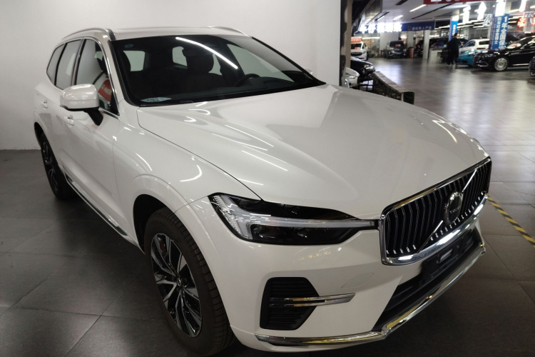 沃尔沃XC60 2025款 B5 四驱智远豪华版车身外观3