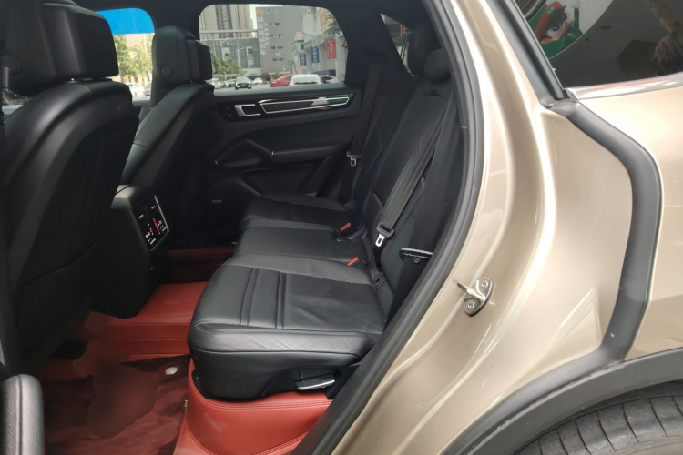 保时捷 Cayenne新能源 2019款 Cayenne E-Hybrid 2.0T中控内饰7004
