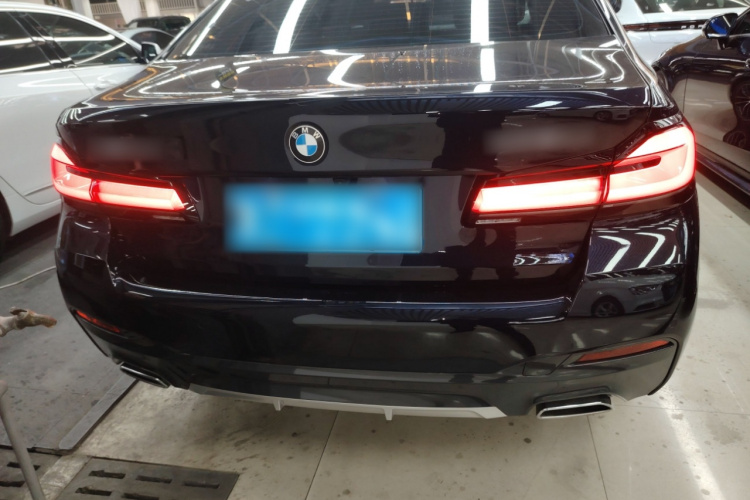 宝马5系 2022款 改款二 525Li M运动套装车身外观6004