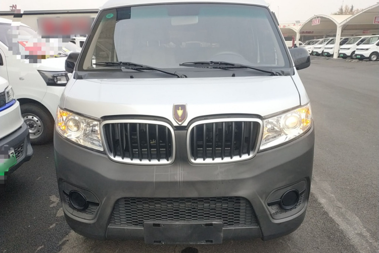 金杯 小海狮X30 2023款 1.5L 超享型客车5/6/7座无空调版SWC15M车身外观2