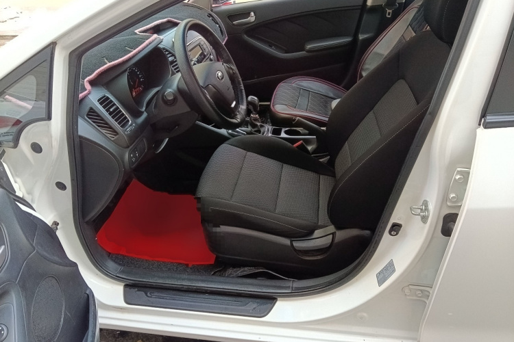 起亚K3 2016款 1.6L 手动GL局部细节19