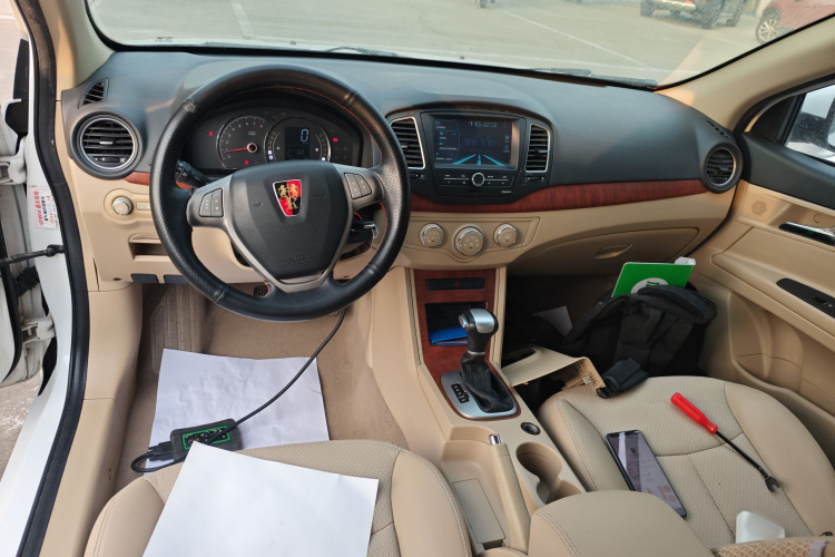 荣威350 2014款 1.5L 自动迅悦版中控内饰12