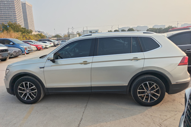 大众 途观L 2017款 330TSI 自动两驱豪华版车身外观4