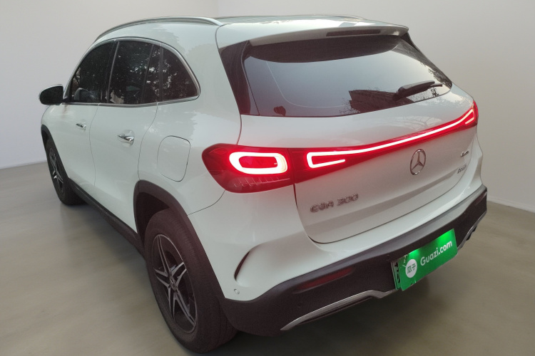 奔驰EQA 2022款 EQA 300 4MATIC 首发特别版车身外观5