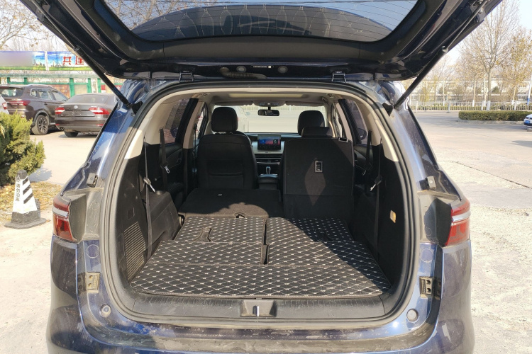 比亚迪 宋MAX 2021款 升级版 1.5T 自动豪华型 7座机舱底盘23