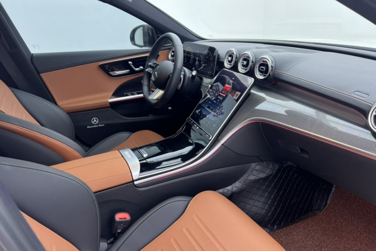 奔驰C级 2023款 改款 C 260 L 皓夜运动版中控内饰7009