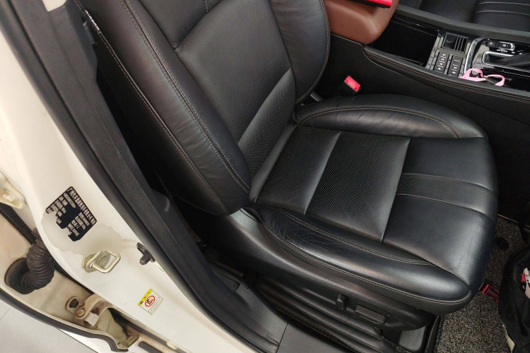 广汽传祺 传祺GS8 2017款 320T 两驱豪华智联版（七座）中控内饰41