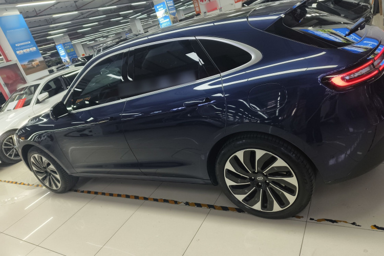 鸿蒙智行 问界M5 2022款 增程后驱标准版车身外观4