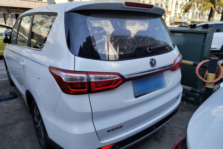 长安 凌轩 2017款 1.6L 手动幸福型车身外观6