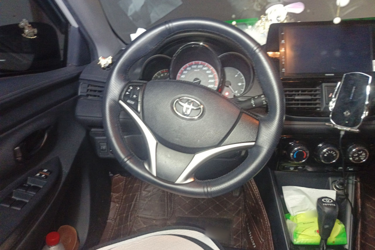 丰田 威驰FS 2021款 1.5L CVT锋驰版中控内饰13