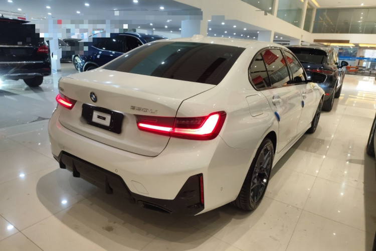 宝马3系 2025款 330Li M运动曜夜套装车身外观7