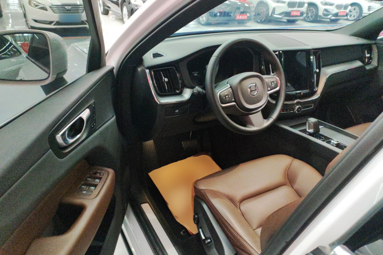 沃尔沃XC60 2023款 B5 四驱智逸豪华版中控内饰20