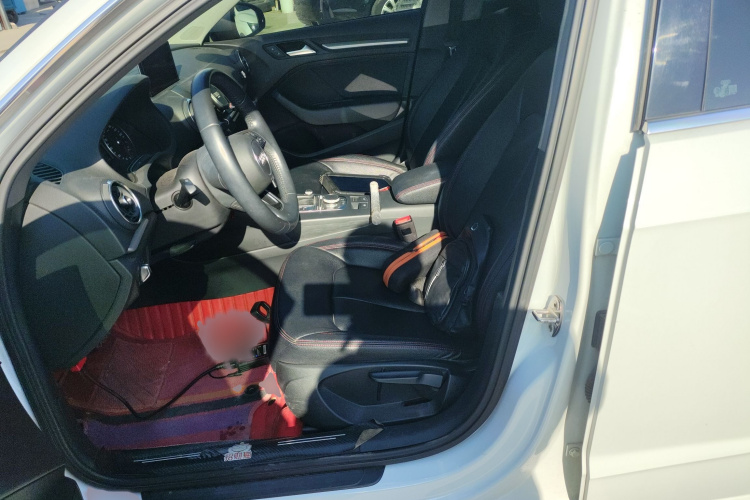 奥迪A3 2018款 30周年年型 Sportback 35 TFSI 进取型局部细节19